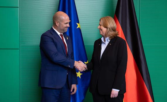 אוחנה פתח את הביקור באירופה: "רגעים מתוחים"