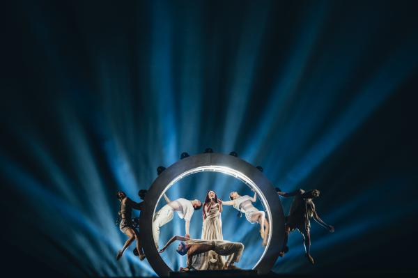 בשמלה לבנה: עדן גולן בחזרה ראשונה לאירוויזיון