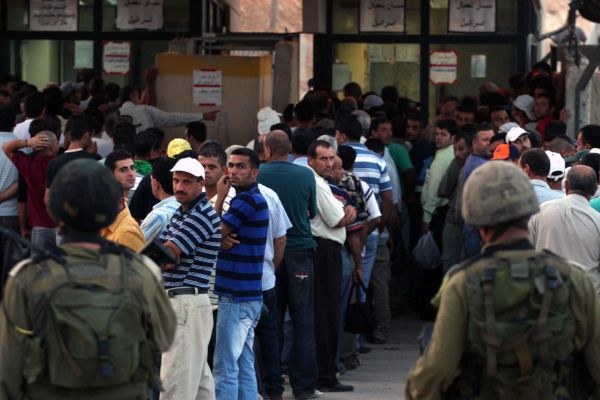 משה ארבל: לשקול להחזיר את העובדים הפלסטינים