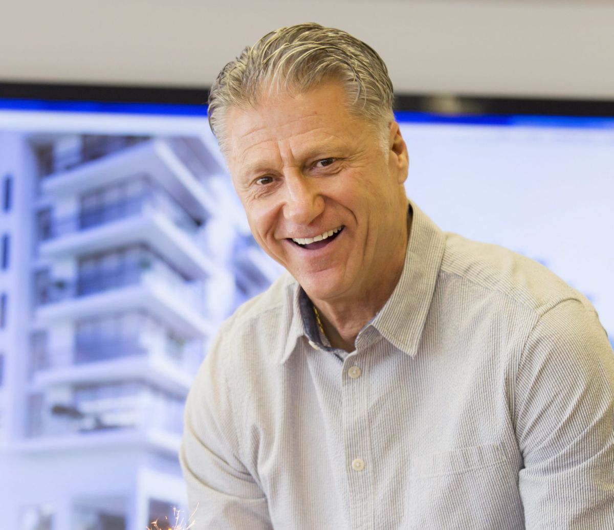 האזינו: מיקי ברקוביץ מקבל את הבשורה על פרס ישראל