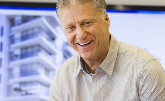 האזינו: מיקי ברקוביץ מקבל את הבשורה על פרס ישראל