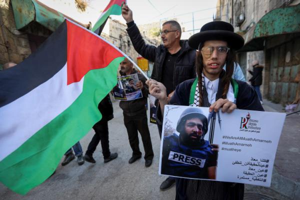 השוטרים נדהמו מתעודת הזהות של המפגין