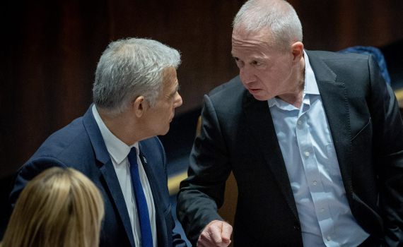 לפיד: "גלנט – יש לך רוב בעם לחוק גיוס שוויוני"