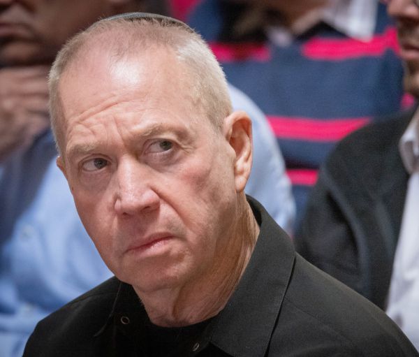 השר תקף בחריפות: "גלנט מוביל לשיתוק הצבא"