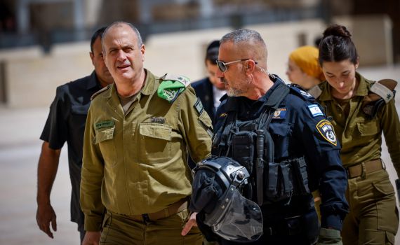 "ניסיון להשתיק": מחה נגד הטרור וקיבל צו הרחקה