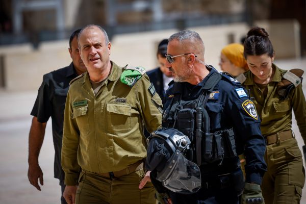 "ניסיון להשתיק": מחה נגד הטרור וקיבל צו הרחקה