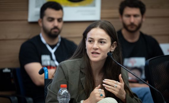 מיה רגב פרצה בבכי: "כל בחורה עוברת שם הטרדה"