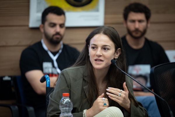 מיה רגב פרצה בבכי: "כל בחורה עוברת שם הטרדה"