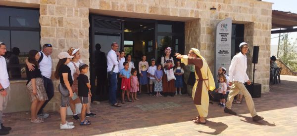 למרות המלחמה והחום – אלפי מטיילים בשומרון