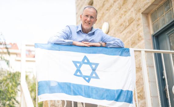 הרב ליאו די: אני אוהב פלסטינים ושונא מחבלים