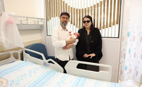 חוזר למקורות: נכדה נולדה לאריק סיני ברמב"ם