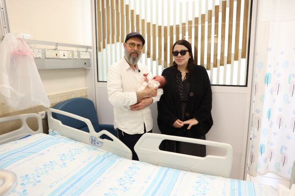 חוזר למקורות: נכדה נולדה לאריק סיני ברמב"ם