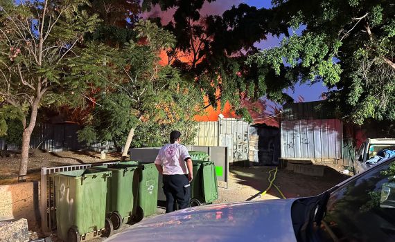 שריפה פרצה בבית בת"א: שלושה בני אדם נפגעו