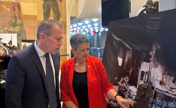 ארדן חנך תערוכה באו"ם המציגה את זוועות חמאס