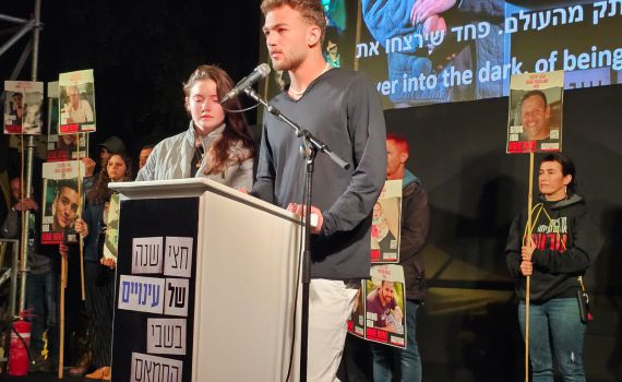 החטופה ששוחררה זעקה: "איך אני יכולה להתאבל בשקט"