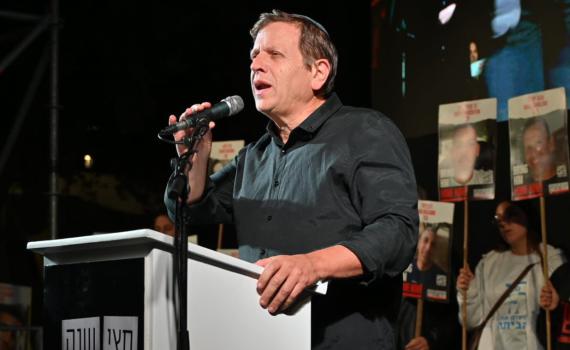 "לעולם לא תוכלו לנו" | חגי לובר בבשורה מרגשת