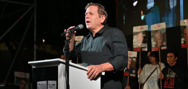 "לעולם לא תוכלו לנו" | חגי לובר בבשורה מרגשת