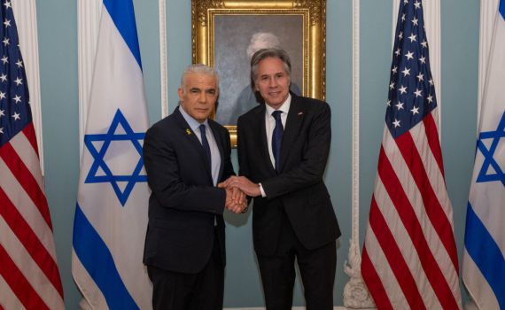 לפיד לבלינקן: "לא ננוח עד שהחטופים ישובו הביתה"