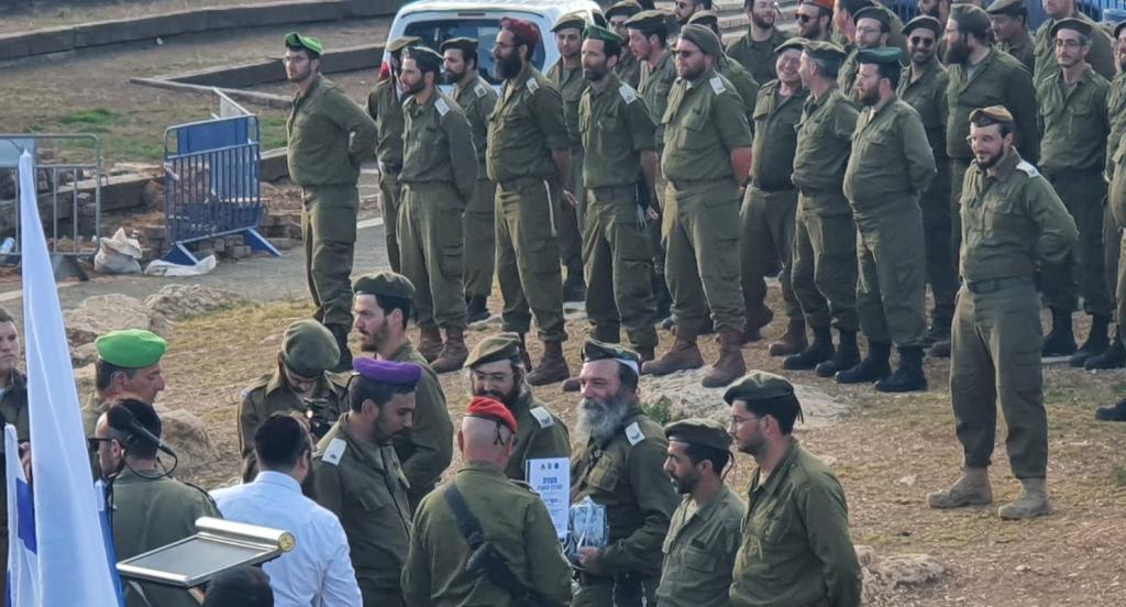 חרדים לנשק: טקס סיום למחזור הראשון