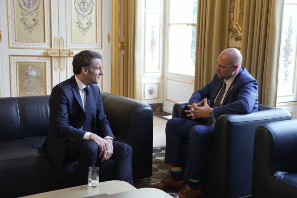 מקרון: "הזהרנו את איראן שלא תתקוף בישראל"