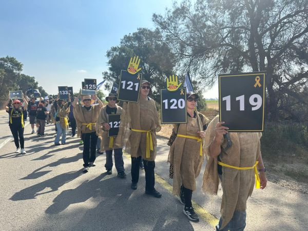 משפחות חטופים צעדו בעוטף: 'איך נחגוג את חג החירות'