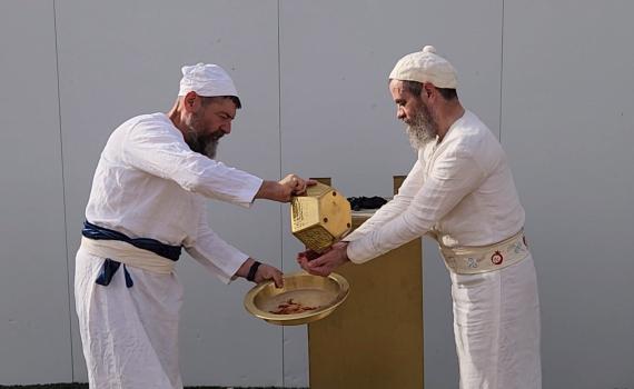 לקראת החג: תירגול הקרבת זבח הפסח על גבי מזבח ענק