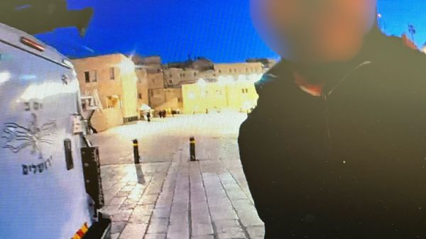 שוהה בלתי חוקי נעצר לאחר שהתחזה לרופא וגנב רכוש