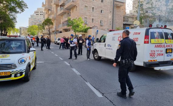שני פצועים בפיגוע דריסה בירושלים; המחבלים נמלטו