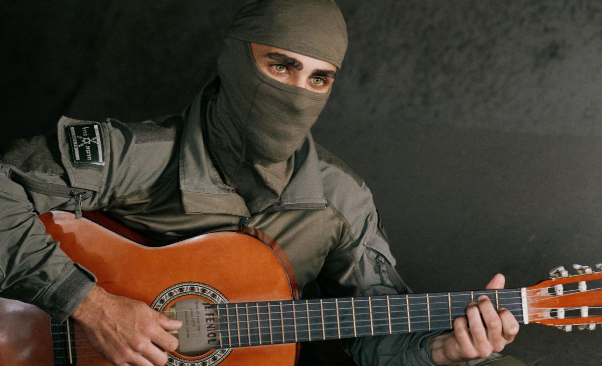 "לחזור הביתה": המסתערב שכבש את הרשת באלבום בכורה