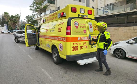 דוקר תוך כדי ריצה ובורח: צפו בתיעוד הפיגוע ברמלה