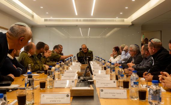 בצל המתיחות: האלוף פוקס נפגש עם ראשי רשויות ביו"ש