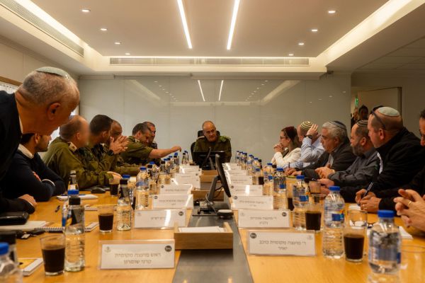 בצל המתיחות: האלוף פוקס נפגש עם ראשי רשויות ביו"ש