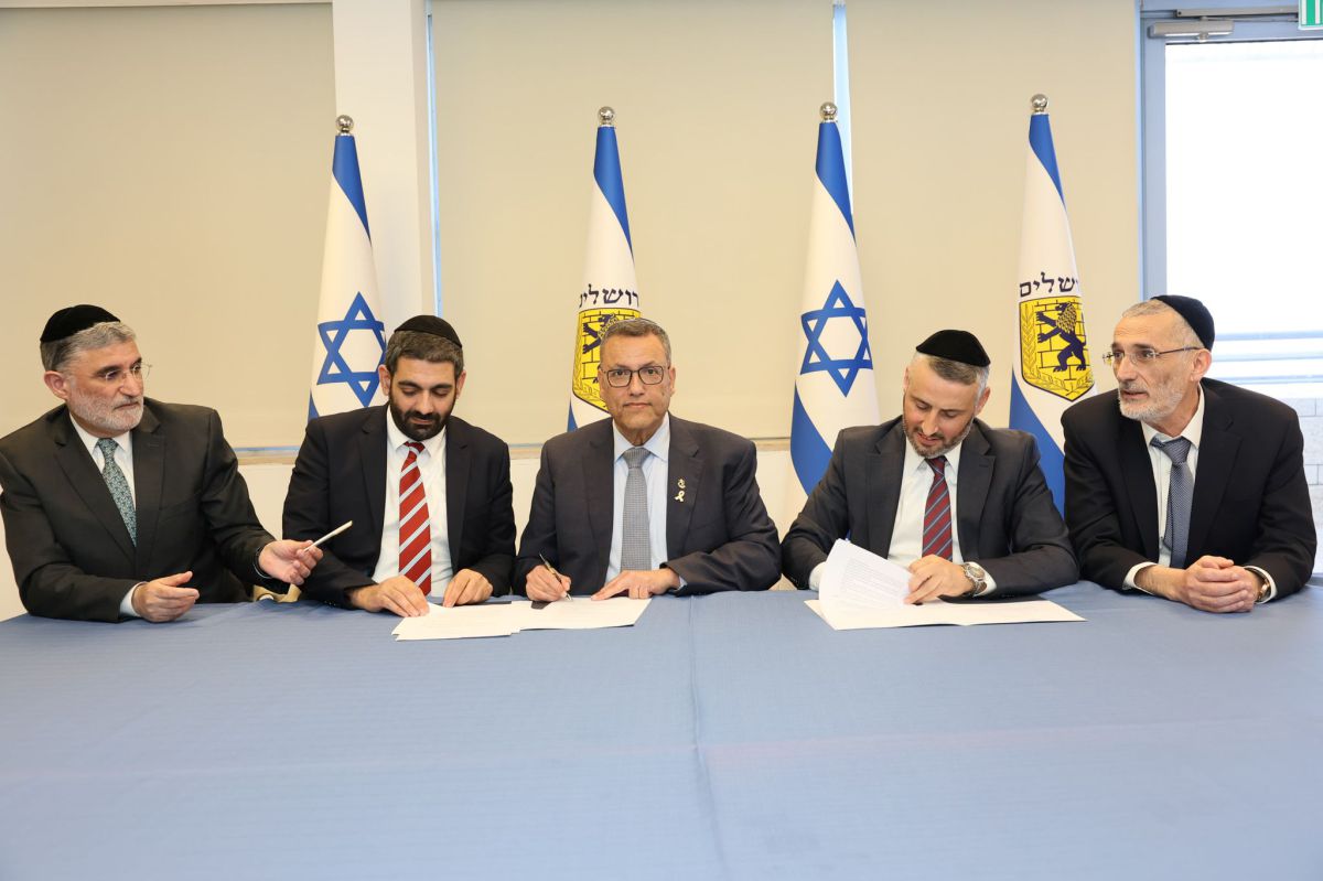 ליאון מקים קואליציה בלי המפלגות הסרוגות