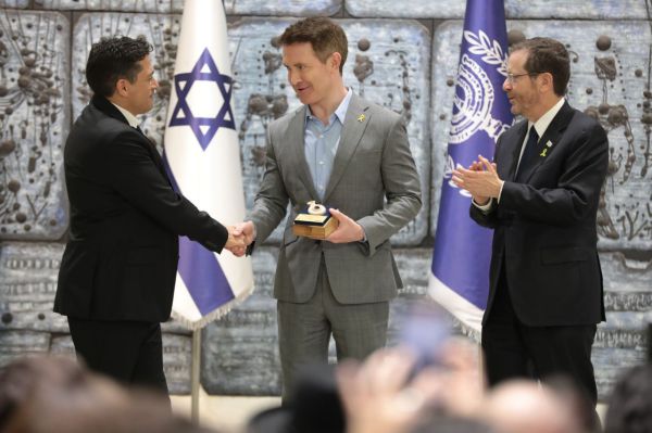 הוקרה מיוחדת לעיתונאי הבריטי תומך ישראל: "עומד לצידכם"