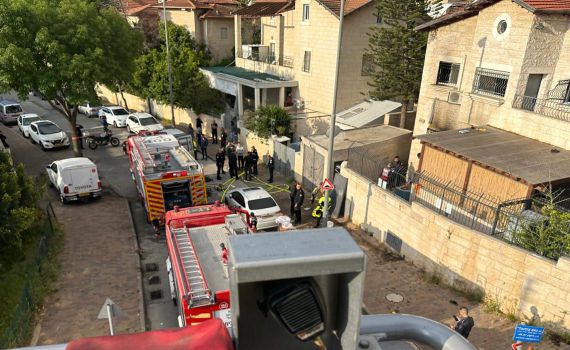 שני הרוגים ושבעה פצועים בשריפת מבנה בירושלים