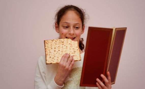 "חפש את האפיקומן בתנועה": משחק לילדים בליל הסדר