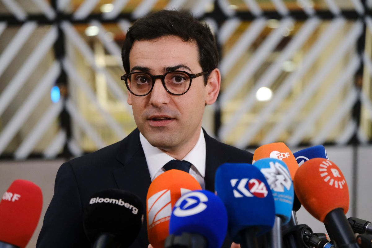 צרפת מתהפכת: שר החוץ מאיים בסנקציות על ישראל