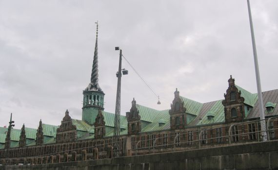 שריפת ענק בדנמרק: בניין הבורסה עלה באש