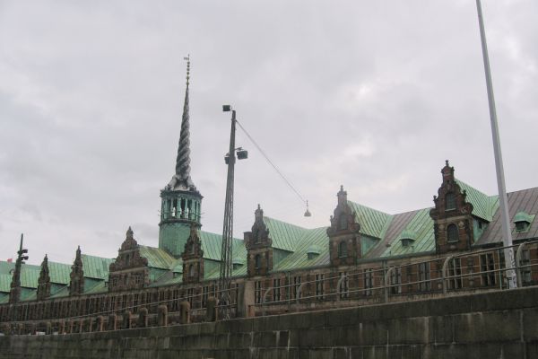 שריפת ענק בדנמרק: בניין הבורסה עלה באש