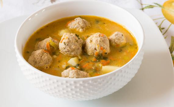 מתכון לשבת: מרק עם כדורי בשר