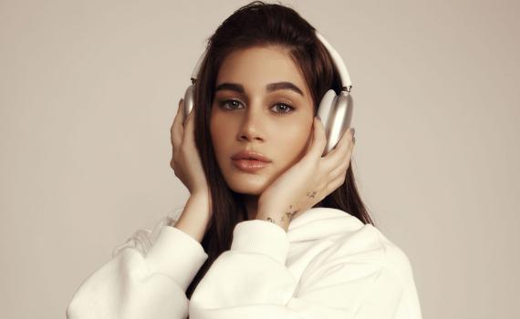 אחרי הפסקה של כמעט שנה: אלה לי בסינגל חדש