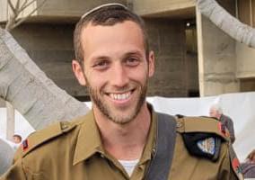 מצמרר: הלוחם שנפל בביצוע לשיר של עידן עמדי