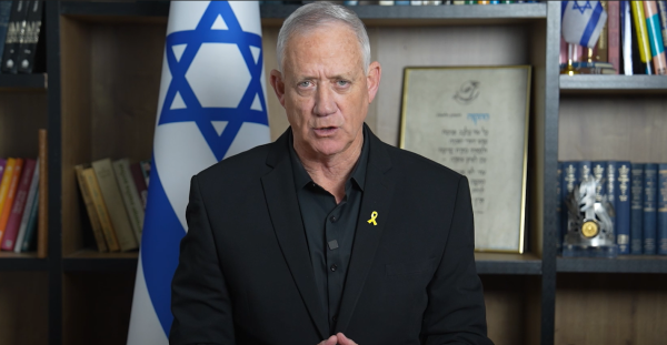 גנץ לנתניהו: "תפעל להעברת מתווה שירות עכשיו"