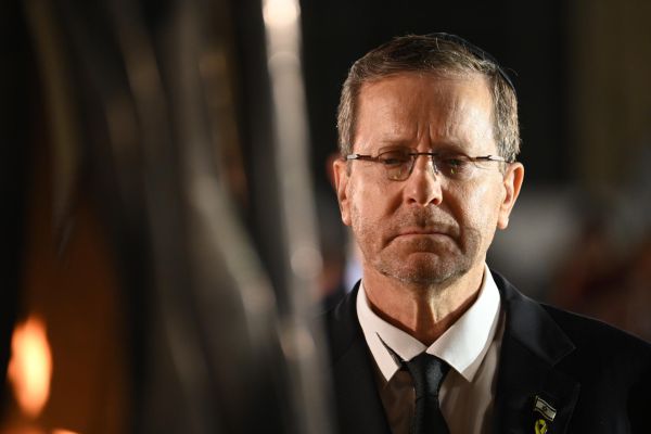 הנשיא הרצוג מבקש סליחה ממשפחות החטופים