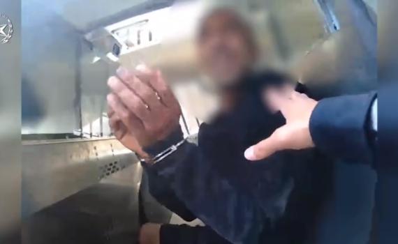 אישום: ערבי 'סייע' לקשישה עיוורת לחצות כביש ושדד אותה