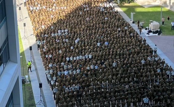 לעולם לא עוד: מאות חיילים עומדים דום בצפירה בקריה