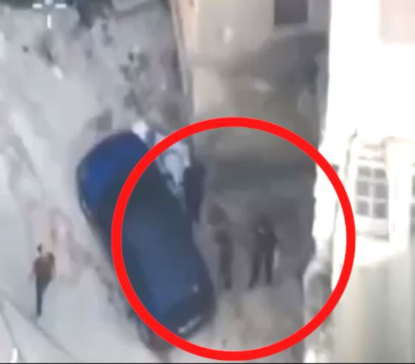 תיעוד: המחבלים בג'נין יורים ומחביאים נשק בבית החולים