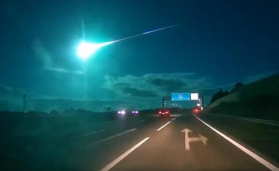 תיעוד דרמטי: מטאוריט האיר את שמי פורטוגל | צפו