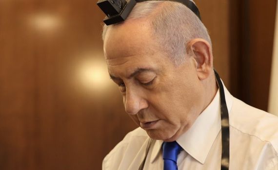 לראשונה אי פעם: תיעוד של נתניהו מניח תפילין