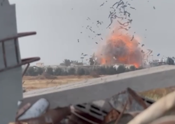 צפו: הפקודה ניתנה והמחרטה עלתה באש